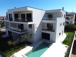 Parenzo nuova casa con piscina e vista mare