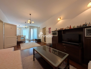 Appartamento con due camere da letto, terrazza e vista mare - Centro di Rovigno - 90m2