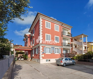 Residential building with 14 apartments - Rovinj - 988m2 (+264m2)