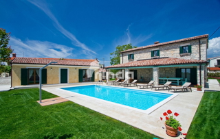 Villa con piscina - Tinjan, dintorni - 230m2 + (847m2)