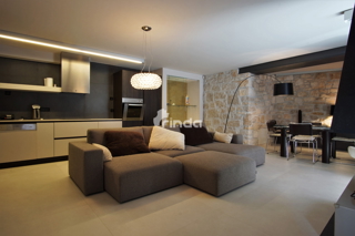 Una casa fantastica - nel centro di Rovigno - Giardino con piscina jacuzzi + parcheggio