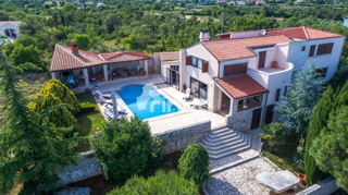 Villa - Marčana - 300m2 + (1.000m2)