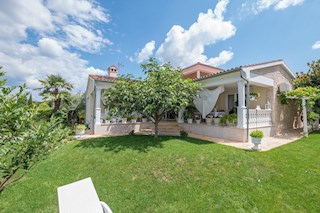 Parenzo, una villa mediterranea con vista panoramica sul mare
