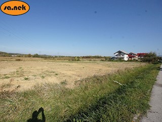 Terreno lungo la strada di Karlovačka