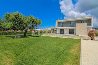 Parenzo, dintorni, bella casa moderna in una posizione tranquilla