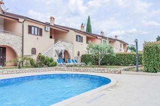 Parenzo, casa con piscina e vista aperta