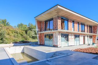 DINTORNI DI PARENZO - Lussuosa casa con piscina