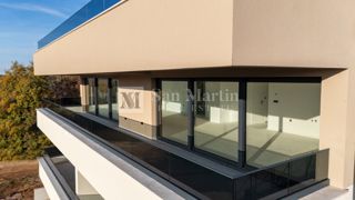 Parenzo, dintorni – Attico in posizione tranquilla con vista mare