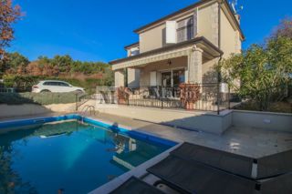 PARENZO - Eccezionale casa indipendente con piscina