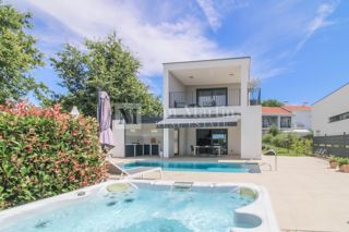 PARENZO, Nuova casa moderna con piscina