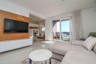 POREČ - NUOVO APPARTAMENTO MODERNO - POSIZIONE AMBITA