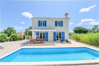 Parenzo, casa con piscina e vista mare