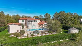 Parenzo, dintorni - casa in pietra con vista sulla natura e sul mare