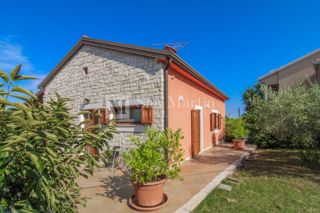 DINTORNI DI PARENZO, CASA INDIPENDENTE