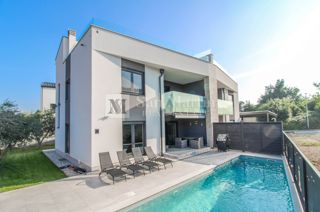 Umago - bellissima villa con piscina a 400 m dal mare