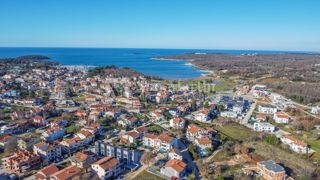 Parenzo, dintorni - terreno attraente vicino al mare
