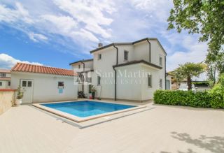 PARENZO, casa con 3 camere da letto e piscina