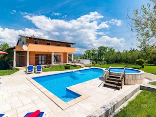 Caroiba - una casa indipendente con piscina su un ampio giardino