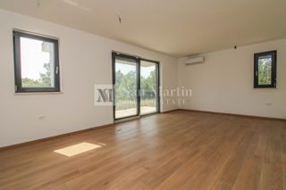 Parenzo, dintorni – appartamento in nuova costruzione con due camere da letto!