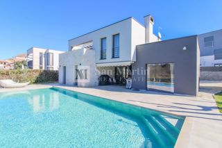 Parenzo, casa moderna con garage vicino alla spiaggia