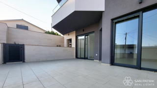 Appartamento moderno con 3 stanze (71 m2) a Crikvenica