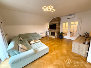 Attico moderno a Mlinovi – stile Art Deco e vista sulla natura