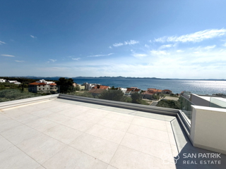 Kožino - Zadar: attico moderno (207m2), 250m dal mare, piscina