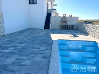 APPARTAMENTO MODERNO CON PISCINA – LA VOSTRA NUOVA CASA SUL MARE A POVLJANA