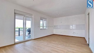 Nuovo appartamento nelle vicinanze di Poreč-Parenzo di 72 m2 con giardino di 170 m2