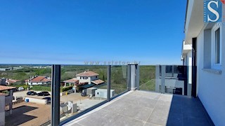 Appartamento a Parenzo di 82 m2 con vista mare