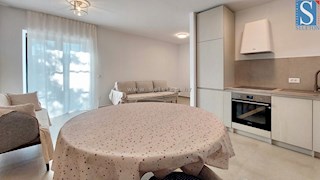 Poreč-Parenzo - dintorni, appartamento completamente ristrutturato di 52 m2