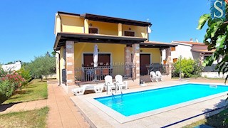 Poreč-Parenzo, casa indipendente di 160 m2 con piscina