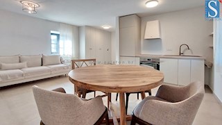 Poreč-Parenzo - dintorni, appartamento completamente ristrutturato su due piani di 85 m2