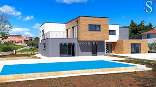 Nuova e moderna casa bifamiliare con piscina nelle vicinanze di Poreč-Parenzo