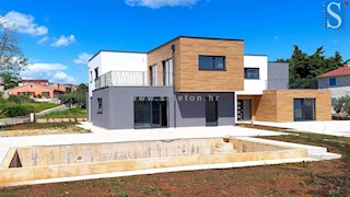 uova e moderna casa bifamiliare con piscina nelle vicinanze di Poreč-Parenzo