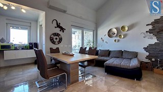 Poreč - Funtana, appartamento arredato su due piani di 76 m2