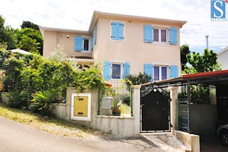 Poreč, casa indipendente di 180 m2, piscina, 2 appartamenti