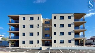 Istria, Poreč, nuovo appartamento di 67 m2 con vista mare, ASCENSORE, 2 posti auto