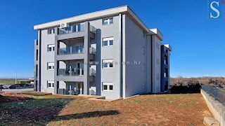 Istria, nuovo appartamento nelle vicinanze di Poreč-Parenzo di 72 m2 con giardino di 200 m2