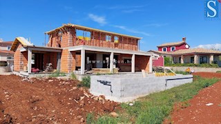 Casa indipendente di 240 m2 con vista mare, piscina e garage vicino a Parenzo - in costruzione