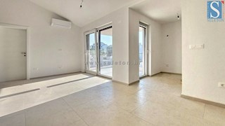 Poreč-Parenzo - dintorni, nuovo appartamento di 68 m2, 3 camere da letto, 2 posti auto