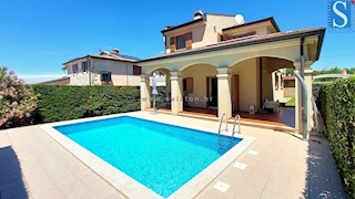 Casa con piscina nelle vicinanze di Poreč-Parenzo