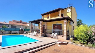 Poreč-Parenzo, casa indipendente di 160 m2 con piscina