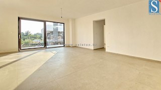 Nuovo appartamento nelle vicinanze di Parenzo di 94 m2 con una grande terrazza sul tetto di 86 m2