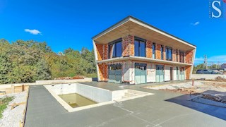 Moderna casa indipendente di 243 m2 con piscina di 36 m2 nelle vicinanze di Poreč-Parenzo - in costruzione