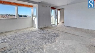 Appartamento a Poreč-Parenzo di 68 m2, vicino al centro e alla spiaggia