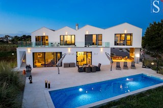 Istria, Poreč-Parenzo - dintorni, villa moderna di 437 m2 con piscina e ampio giardino