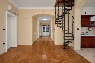 ABBAZIA - CENTRO, appartamento di 189 m2 con vista mare e parcheggio