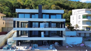 ABBAZIA, appartamento trilocale di lusso con vista mare e garage (A6)