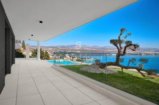 ABBAZIA, nuovo appartamento di lusso con piscina e giardino